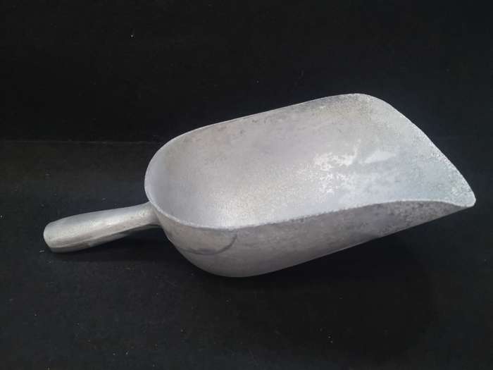 Huge aluminum scoop
