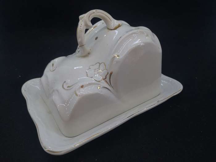 Vintage ceramic cheese/butter dish - handle repaired