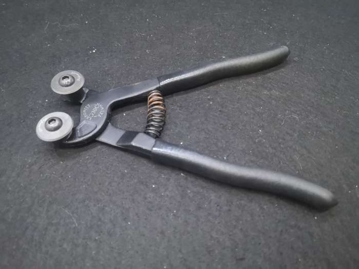 Forged tile cutting tool