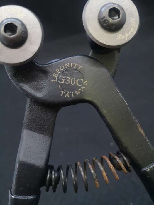 Forged tile cutting tool