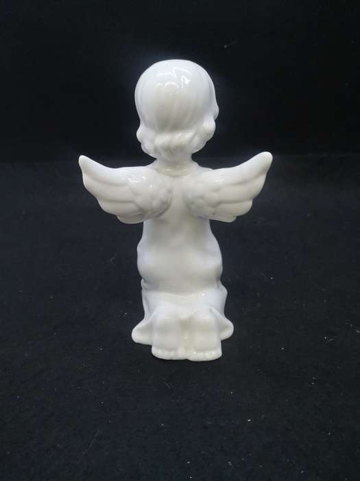 Pretty praying angel