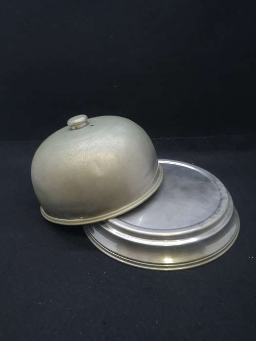 Dome with bottom plate for serving food