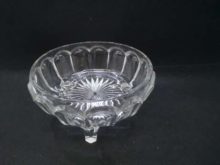 Glass serving bowl on feet