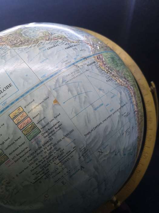 Vintage Readers Digest World globe