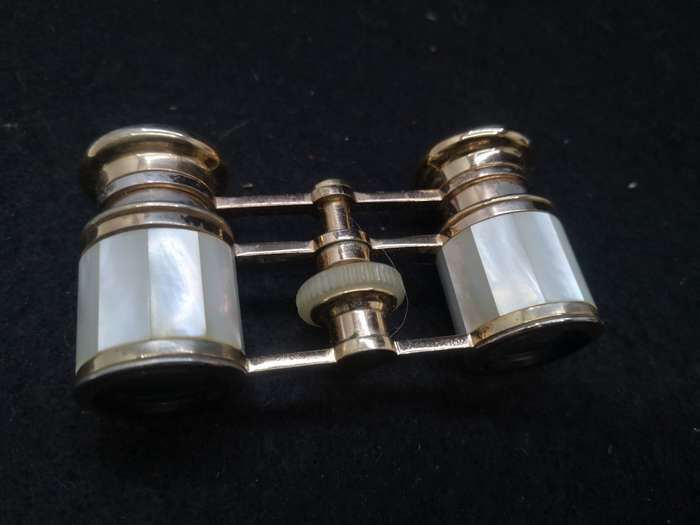 Antique opera binoculars Mother of pearl and brass in carry case