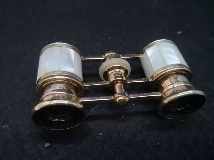 Antique opera binoculars Mother of pearl and brass in carry case
