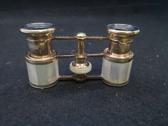 Antique opera binoculars Mother of pearl and brass in carry case