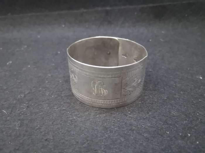Sterling silver keyhole bangle 30g