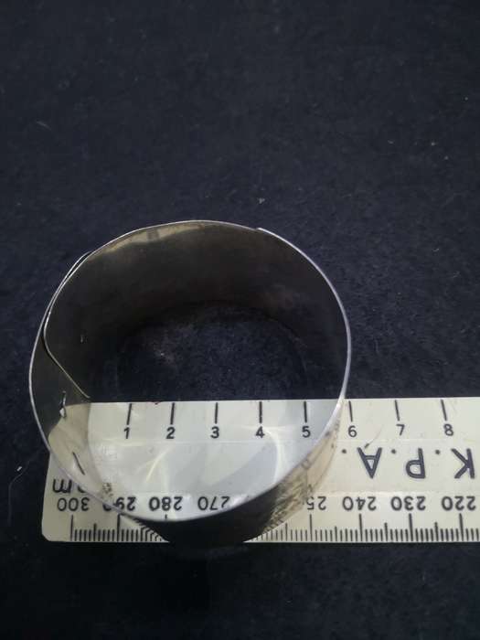 Sterling silver keyhole bangle 30g