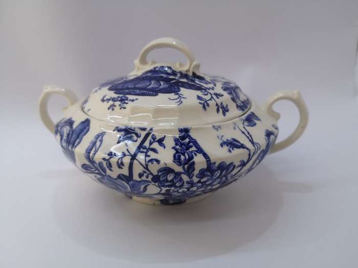 Charlotte Royal Crownford Burleigh England sugar bowl