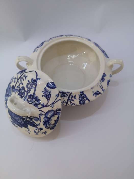 Charlotte Royal Crownford Burleigh England sugar bowl
