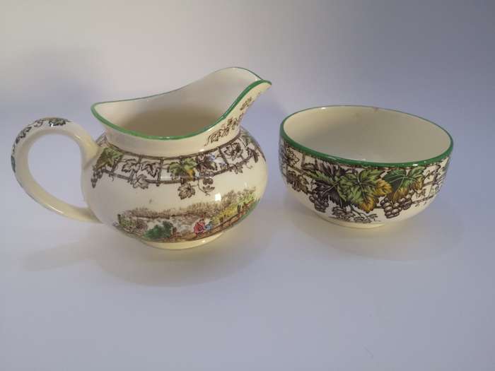 Copeland Spode`s Byron milk and sugar - note the chip