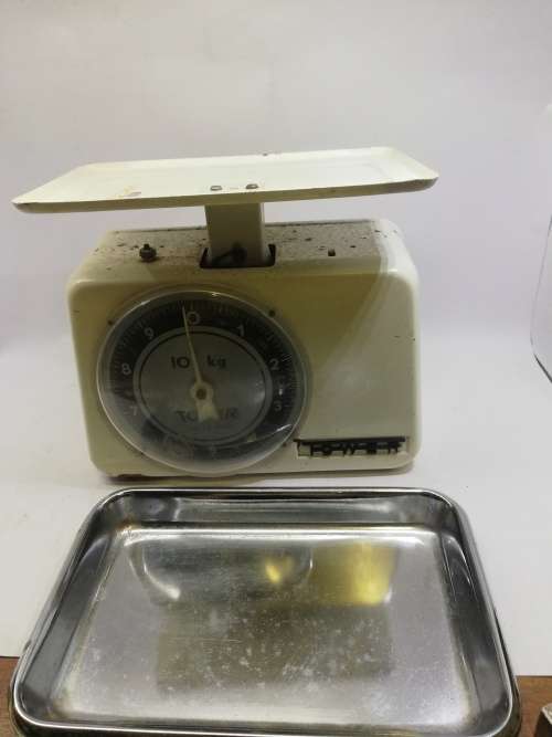 Tower kitchen scale