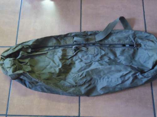 SADF DUFFEL BAG (BALSAK) SOME SMALL HOLES ZIP OK