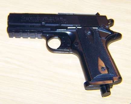 Daisy's Powerline 15XT CO2 BB pistol, Caliber 4.5mm Max Velocity 480 fps SOLD AS IS FOR SPARES