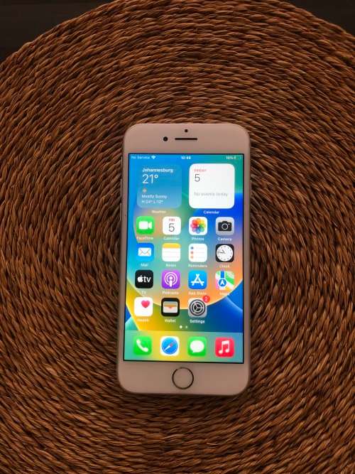 Apple iPhone 8 (64GB)