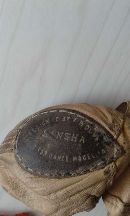 SANSHA LEATHER SPLIT SOLE BALLET SHOES and MESH BAG