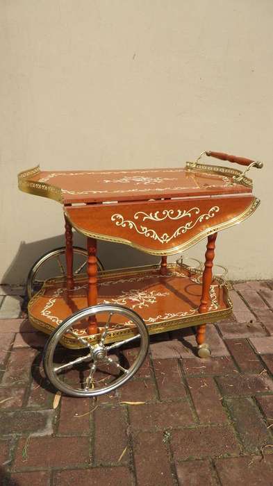 Beautiful Collectable Tea / Liquor Trolley!!