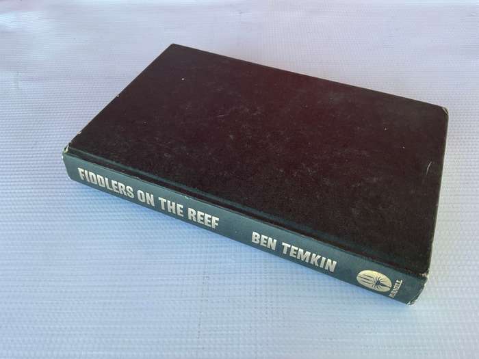 Fiddlers On The Reef by Ben Temkin | The Chweidan And Poplak Swindles First Edition 1973