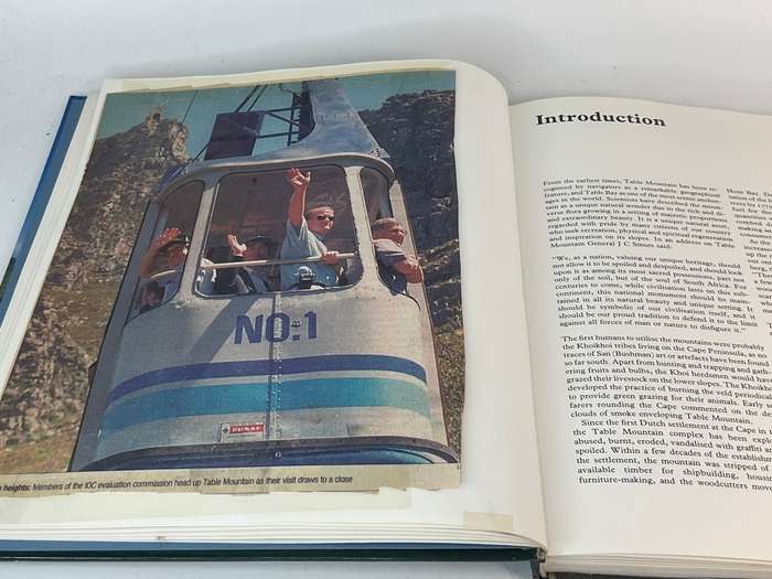 The Mountain: An Authoritative Guide to the Table Mountain Chain - Douglas Hey | Plus news clippings