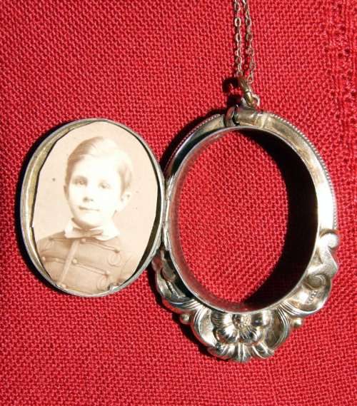 Beautiful Antique Mourning Pendant and Chain, Pinchbeck or gold and enamel, distressed.