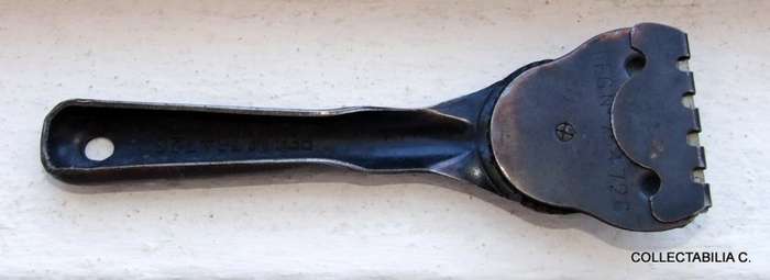 Patented metal detail scraper tool uses razor blades -"UNIVERSAL ZIPPA" Wonderful!