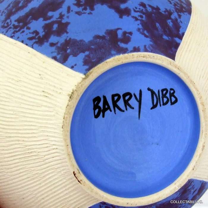 Beautiful SA potter BARRY DIBB vase