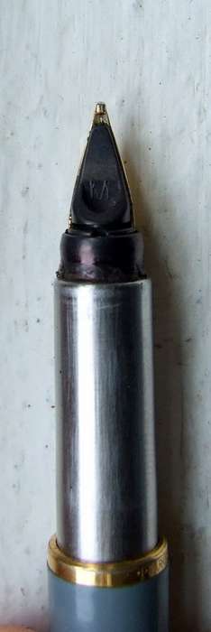 An unusual "feathered clip" gf PARKER VECTOR Fountain Pen in working condition.