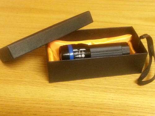 10 ON AUCTION!!!3 Modles Zoomable 200 Lumen LED Torch