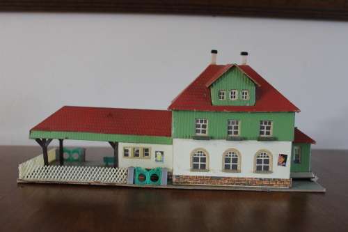 OWO (East-German) H0 1:87 Train Station Wernersgruen cardboard, over 60 years old