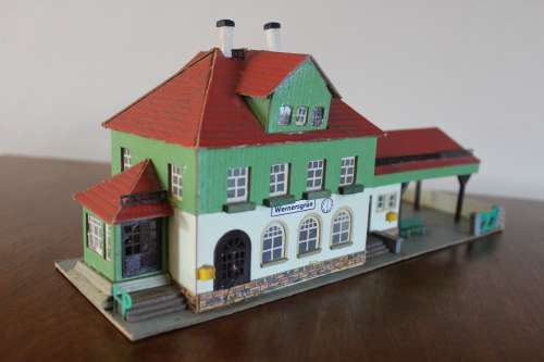 OWO (East-German) H0 1:87 Train Station Wernersgruen cardboard, over 60 years old