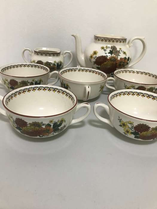 Stunning Display Mandalay Franciscan Vintage Dinner ware Staffordshire England