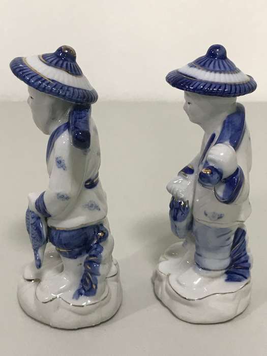 Beautiful Blue on White Porcelain Ceramic Eastern  figure