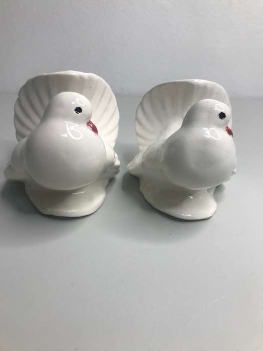 Doves Porcelain Tail Feathers UP White two Vintage Signed SYLVIA 12CMX10CMX10CM