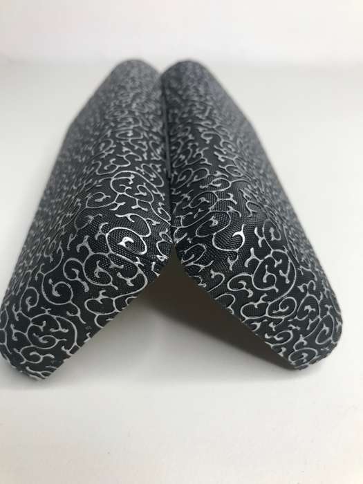 Eyewear/ Glasses Holder Beautiful Black and Silver Design