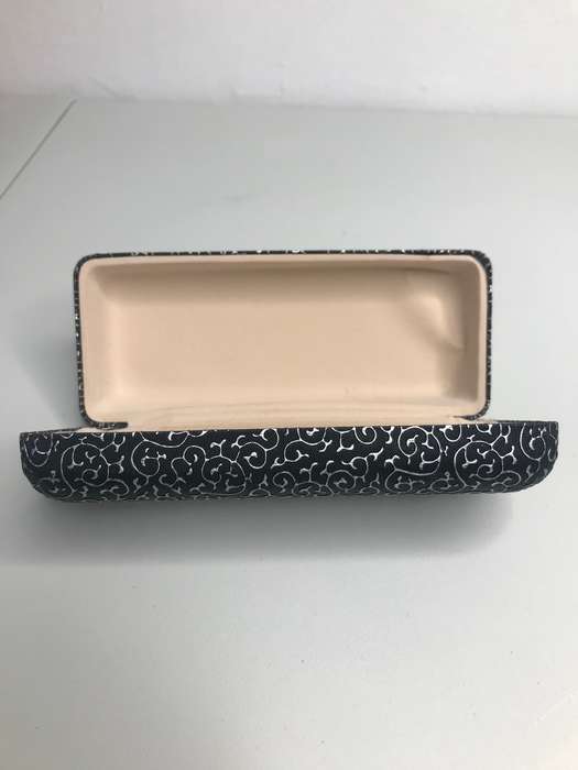 Eyewear/ Glasses Holder Beautiful Black and Silver Design