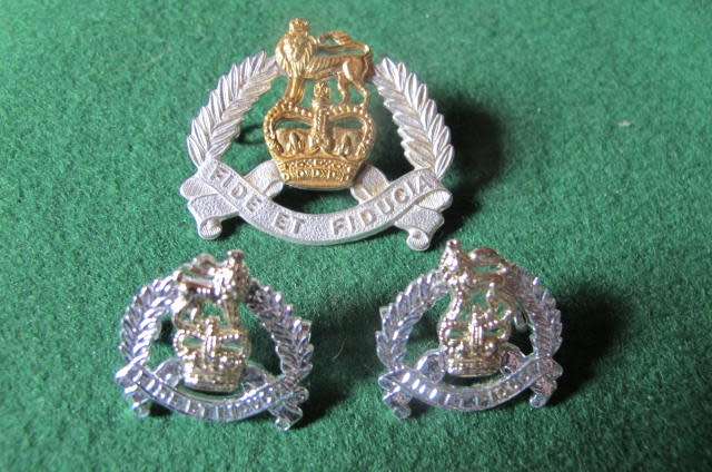 Rhodesia - Pre U.D.I. - Rhodesia Army Pay Corps Officers Cap & Collar Badges