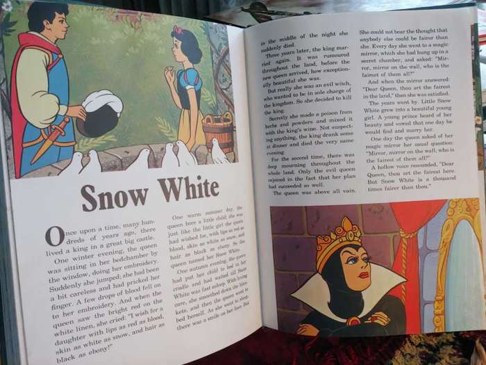 Walt Disney`s Giant Book of Favourites