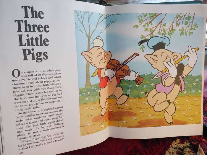 Walt Disney`s Giant Book of Favourites