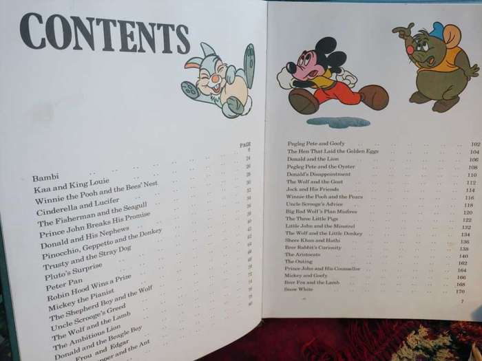 Walt Disney`s Giant Book of Favourites