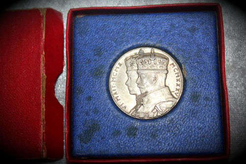 1935 George V Official Silver Jubilee Medal 16g -31mm  in origanal box