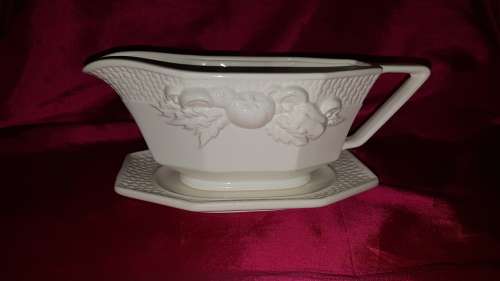 Harvest Weave GRAVY BOAT By HIMARK Japan-Ivory- vegetable pattern 100x234x127mm