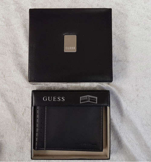 Mens Guess Global Leather Wallet with Coin Pocket. still in packaging