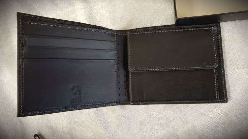 Mens Guess Global Leather Wallet with Coin Pocket. still in packaging