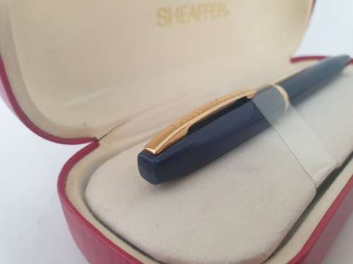 Vintage Blue Sheaffer Fountain Pen with Piston filling system in Sheaffer Case(see condition)