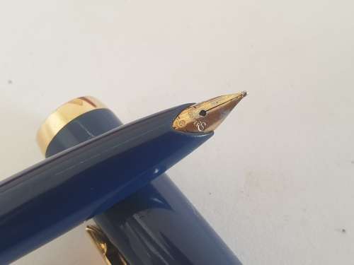 Vintage Blue Sheaffer Fountain Pen with Piston filling system in Sheaffer Case(see condition)