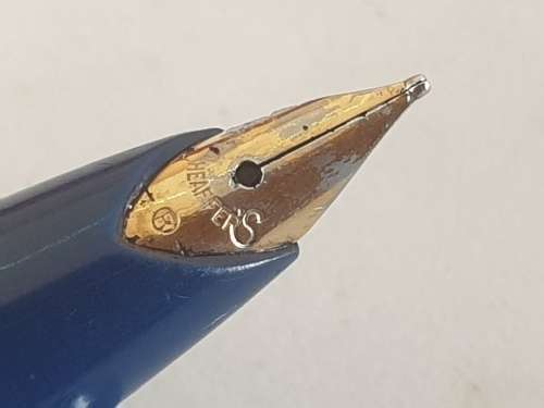 Vintage Blue Sheaffer Fountain Pen with Piston filling system in Sheaffer Case(see condition)