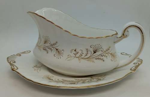 Vintage Paragon Lafayette Gravy Boat and saucer- By appointment  to the Queen- Mint condition