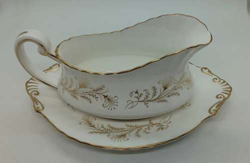 Vintage Paragon Lafayette Gravy Boat and saucer- By appointment  to the Queen- Mint condition
