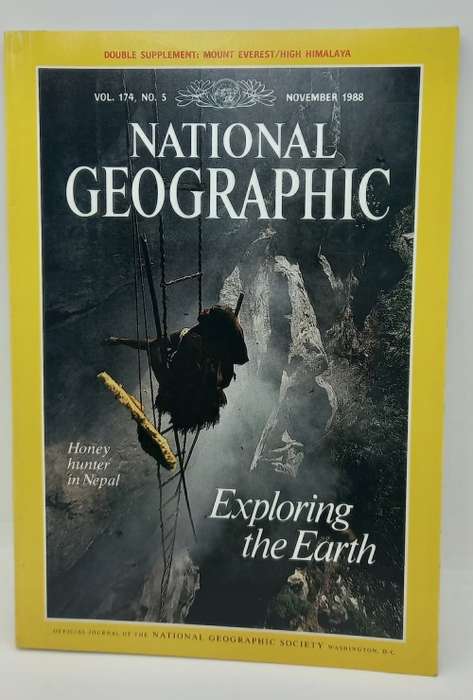 1988 - 6 x National Geographic Magazines July to December in Holder -- Great condition